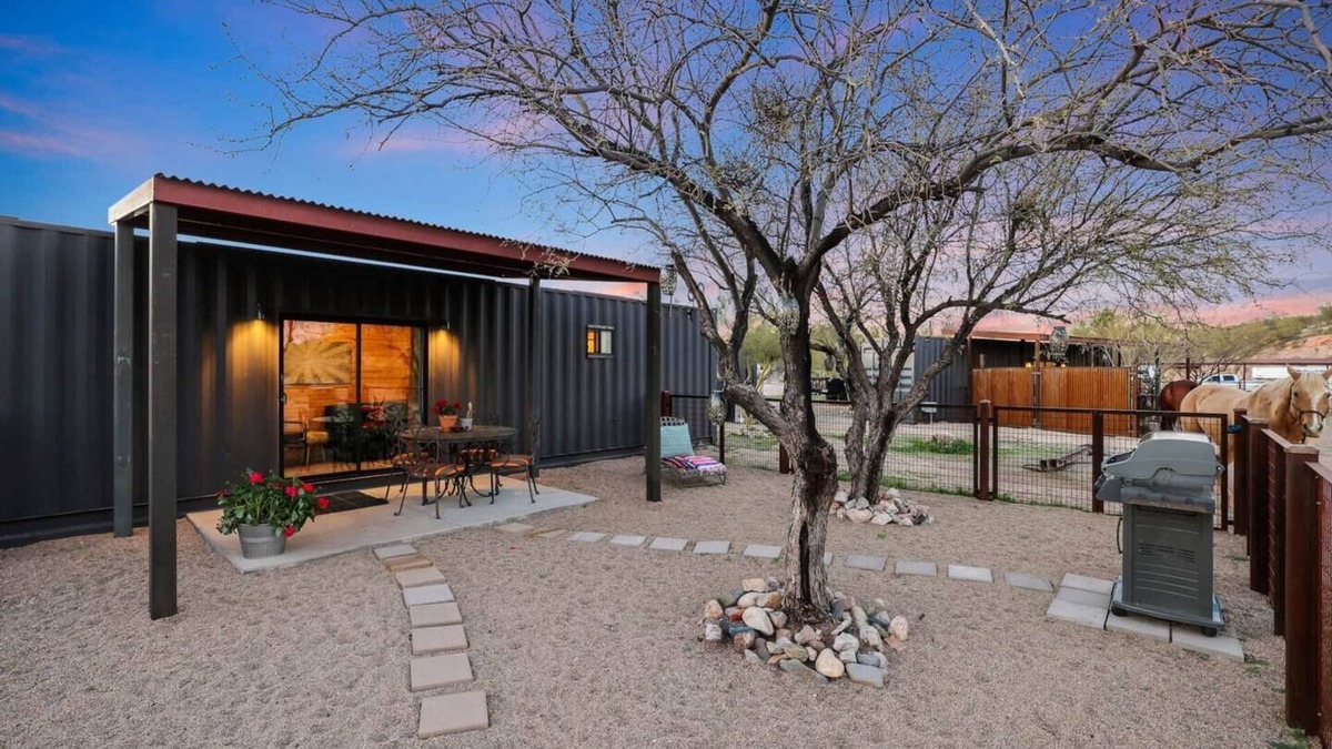 Wickenburg House | Desert Sunrise: Horses and Dogs Welcome