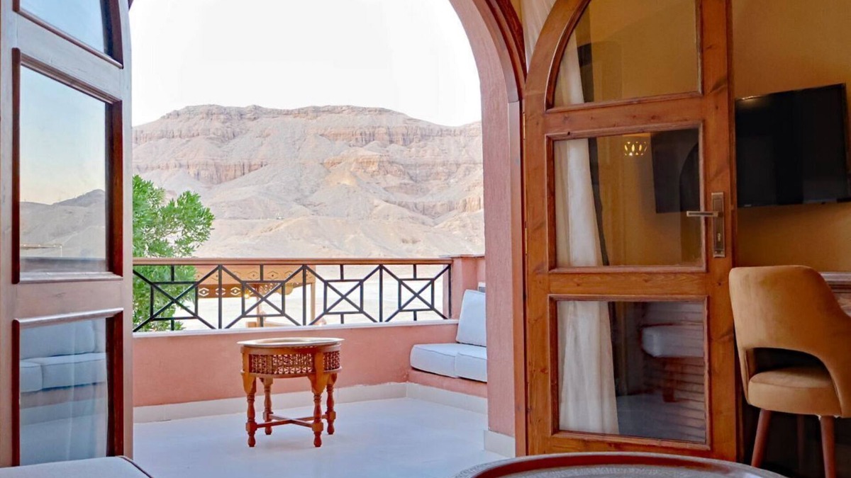 Luxor House | Desert top floor Suite at Malkata House: Pool & Dine