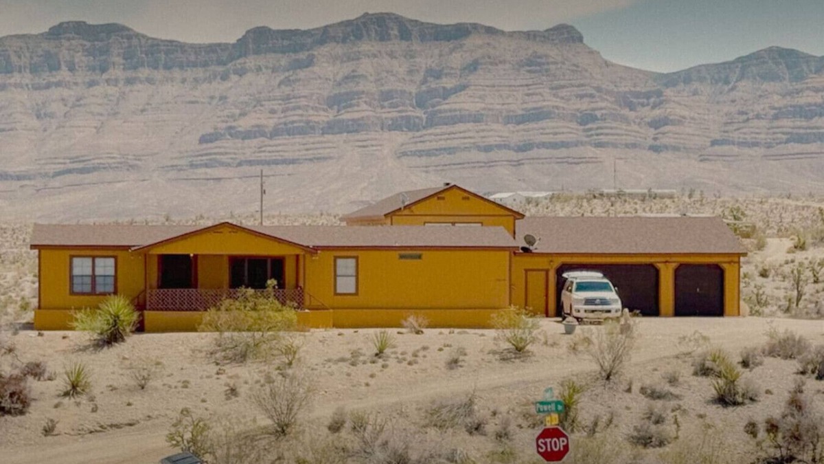 Meadview House | Desert View Retreat - Sleeps 22, Game Garage, Near Skywalk & Lake Mead