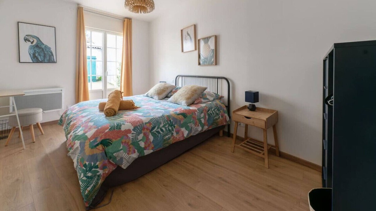 Champ-Capelet Apartment | Design apartment, 5' center, free pkg
