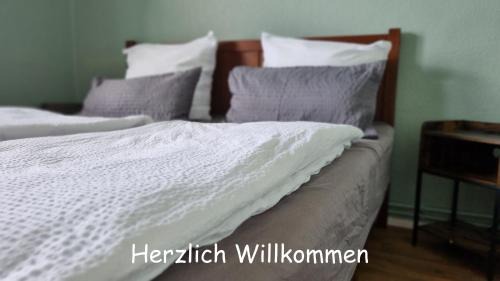 Falkensee Apartment | Design Apartment, Klimaanlage, privat Parkplatz, Wallbox, NETFLIX, DominosPizza