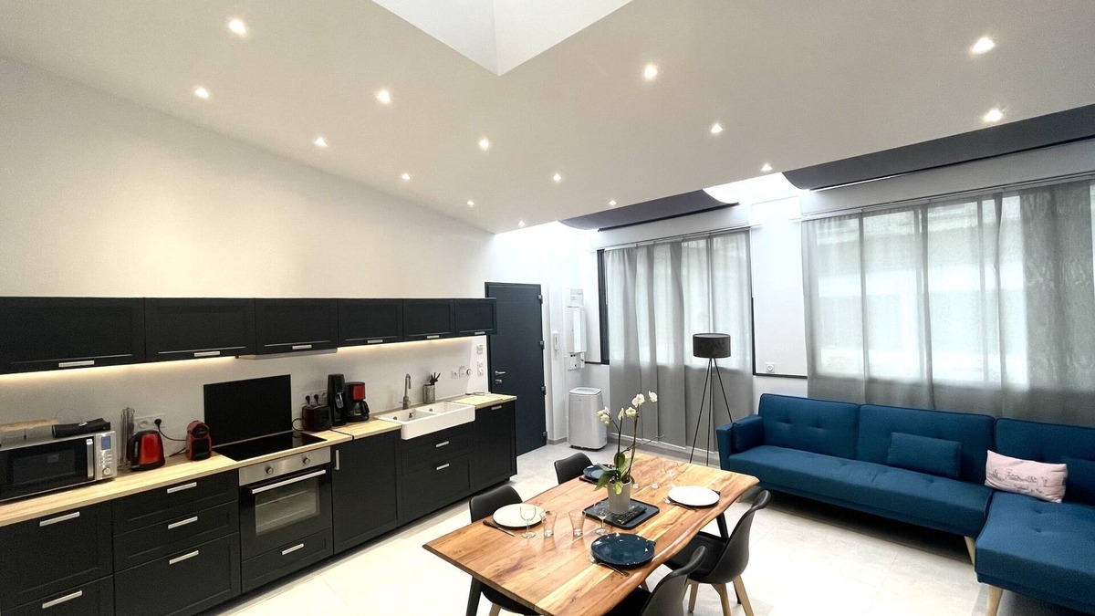 Montreuil-sur-Mer Apartment | Design apartment number 12 with courtyard view