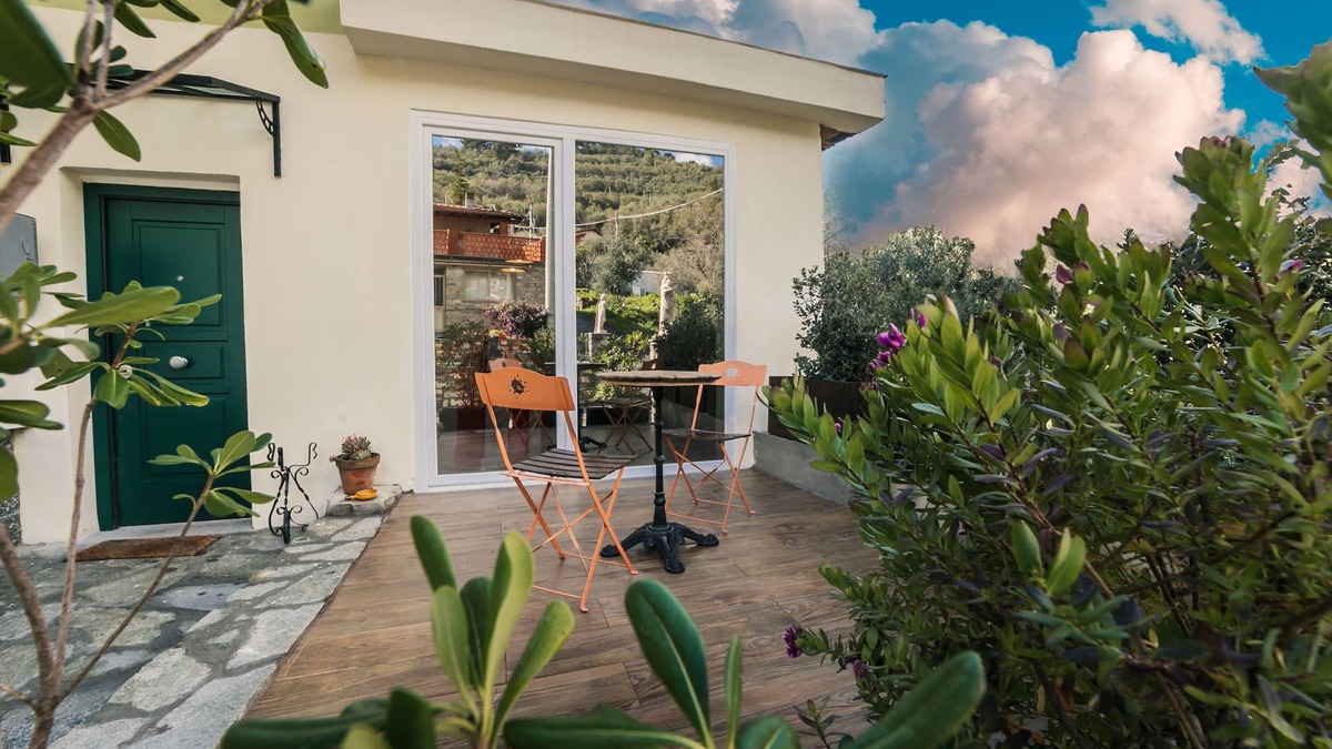 Borganzo House | Design apartment on the ground floor of a villa in a typical Ligurian village,