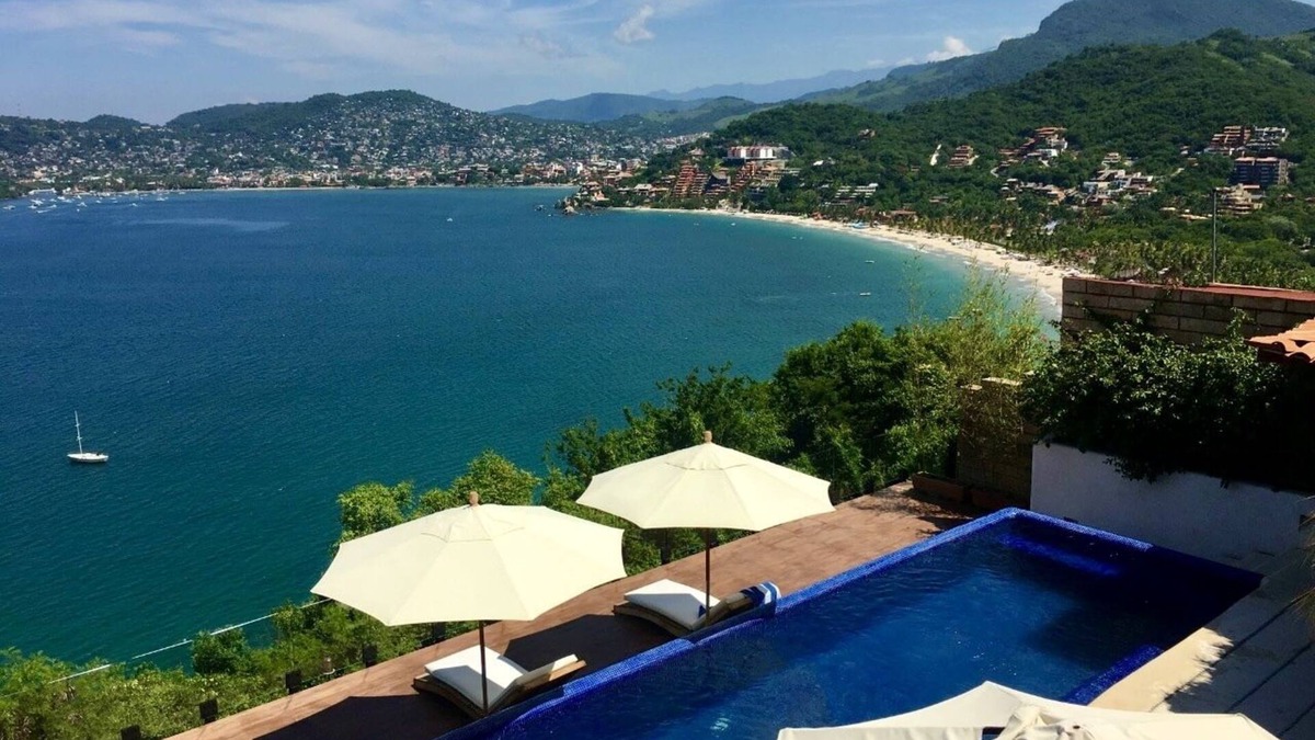 Playa Las Gatas House | Design Beach House with spectacular view to Bahía de Zihuatanejo