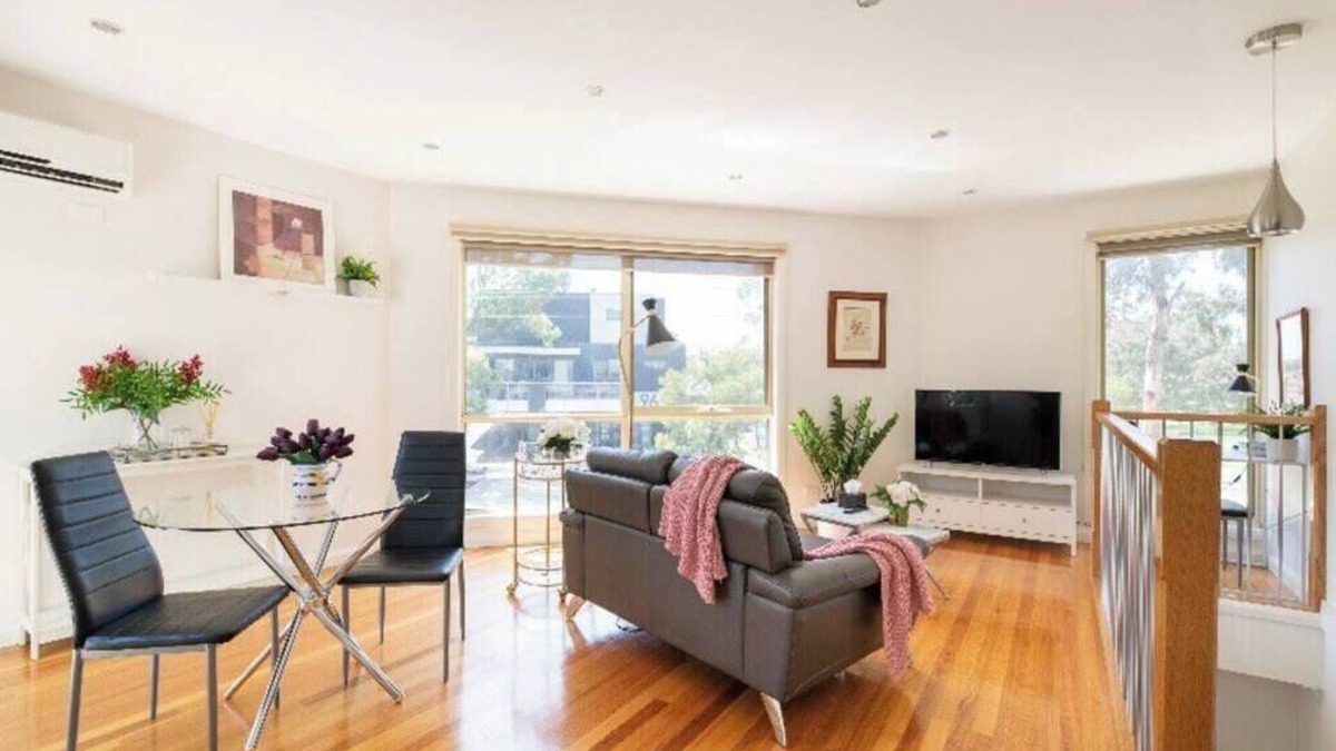 Glenroy Apartment | Design/bright/cosy townhouse between airport &city