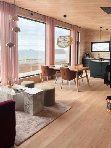 Vads House | Design Cabin By The Sea With Northern Lights
