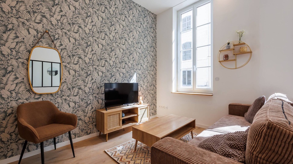 Prefecture Apartment | DESIGN FLAT 4/8P in the HEART of Marseille A/C ♥🇫🇷