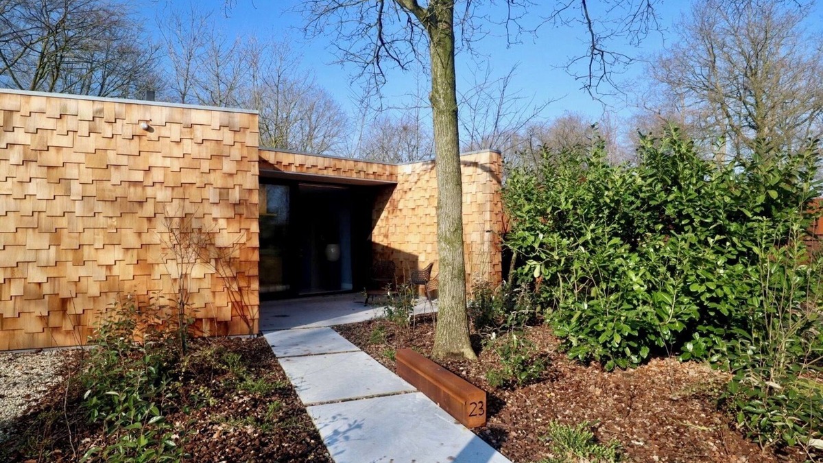 Den Hout House | Design holiday home on estate Bergvliet with hot tub in the Brabant forests between Breda and Oosterhout.