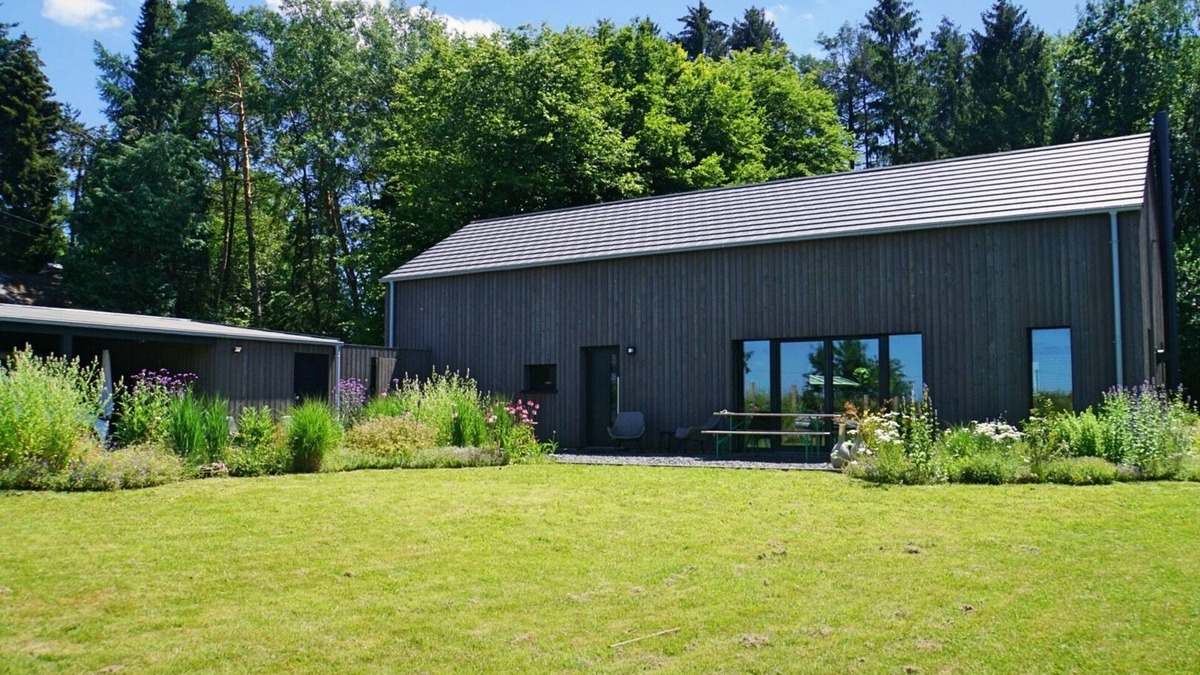 Breitscheid Villa | Design home with large fenced natural garden & fireplace