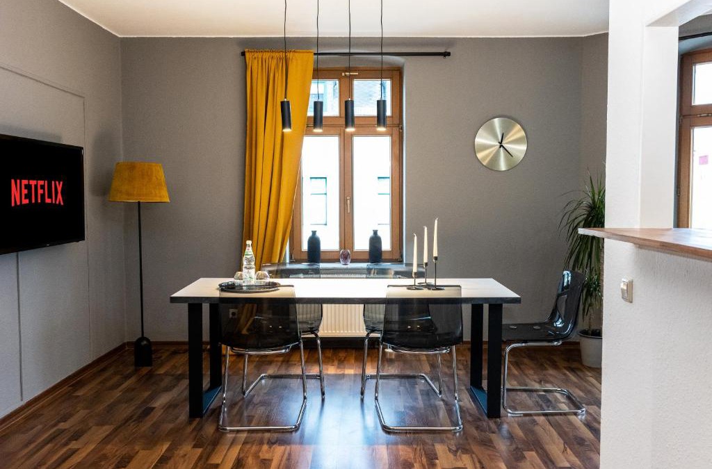 Schloßchemnitz Apartment | Design Studio - Netflix, Nespresso, Zentral