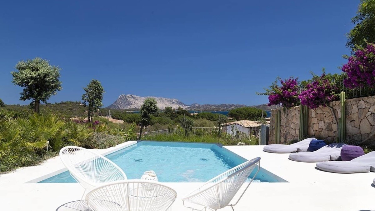 Puntaldia Villa | Design villa created by celebrated Italian architect Simone Micheli