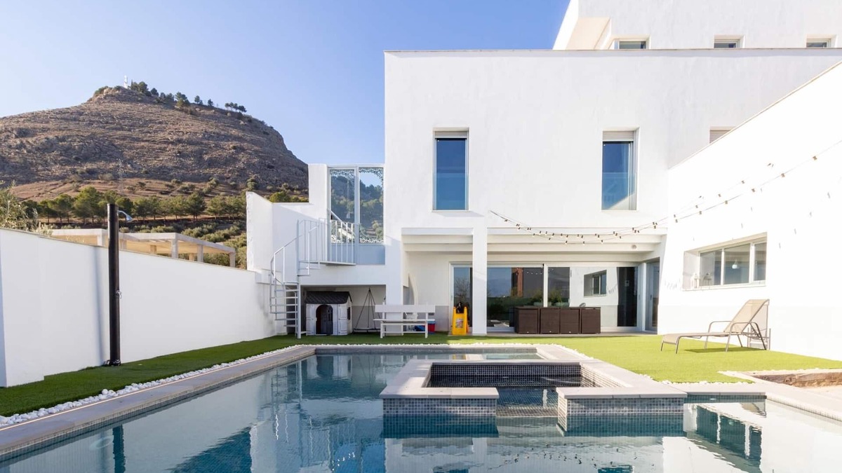 Atarfe Villa | Design villa with garden, pool and fantastic views