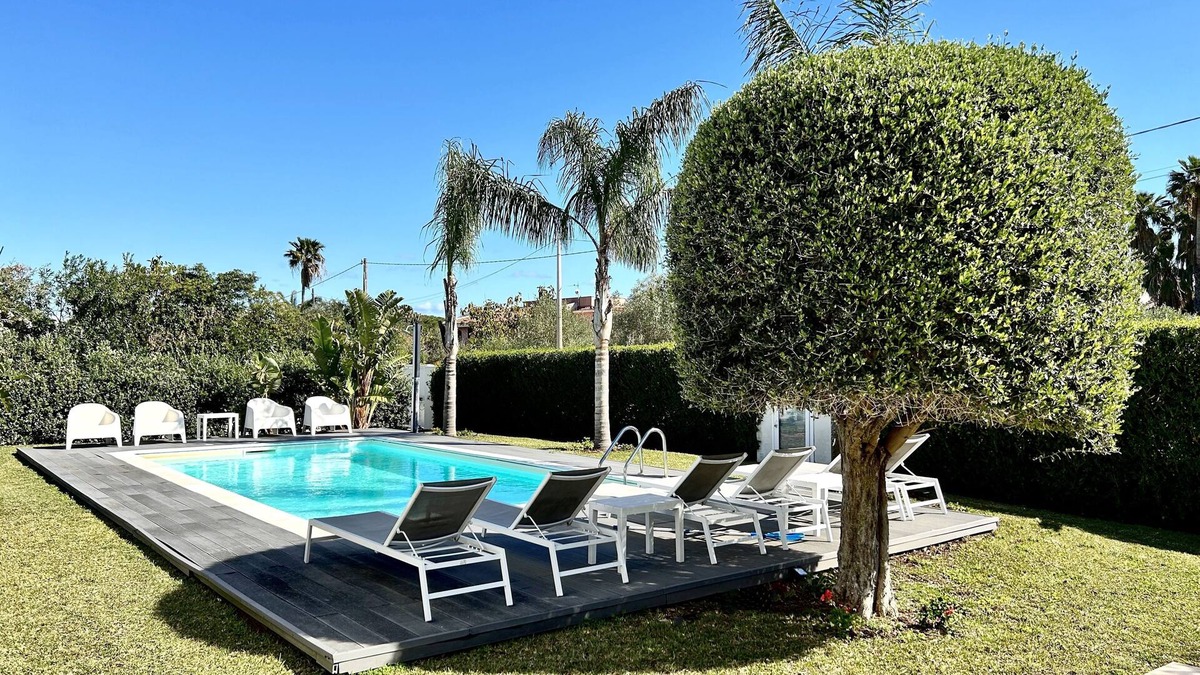 Syracuse Villa | Design Villa with Pool