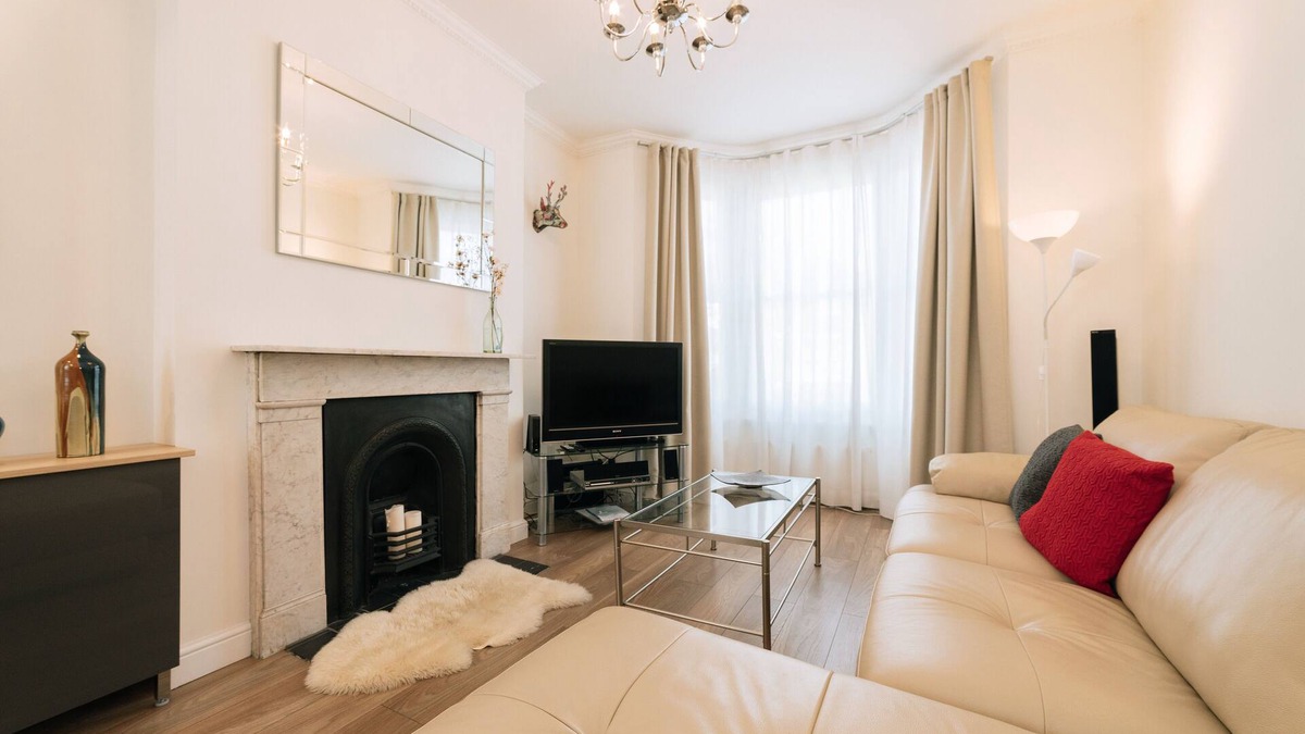 Peninsula House | Designer 3 bedroom 3 bathroom home in Royal Greenwich, close to The O2