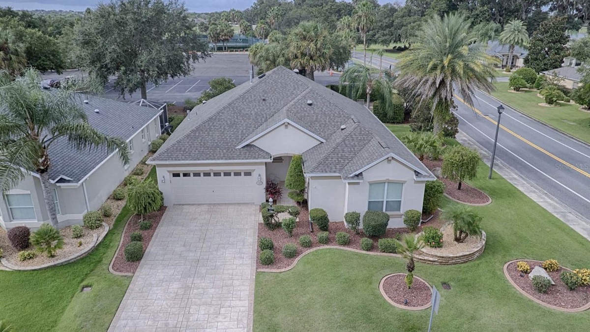 Virginia Trace House | Designer 3 bedroom high-end home with walking distance to Lake Sumter Landing