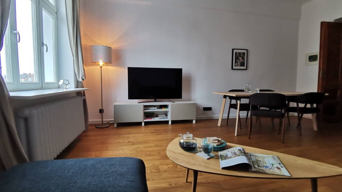 City Centre Apartment | Designer Apartment 110m² w/King Beds, Balcony, Smart TV + Equipped Kitchen