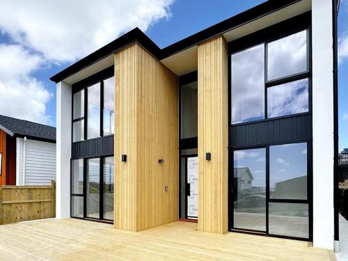 Flat Bush House | Designer Brand New Large House Flat bush