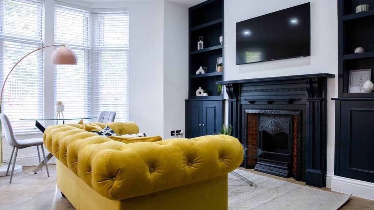 Canton Apartment | Designer Cardiff Apartment with Free Parking