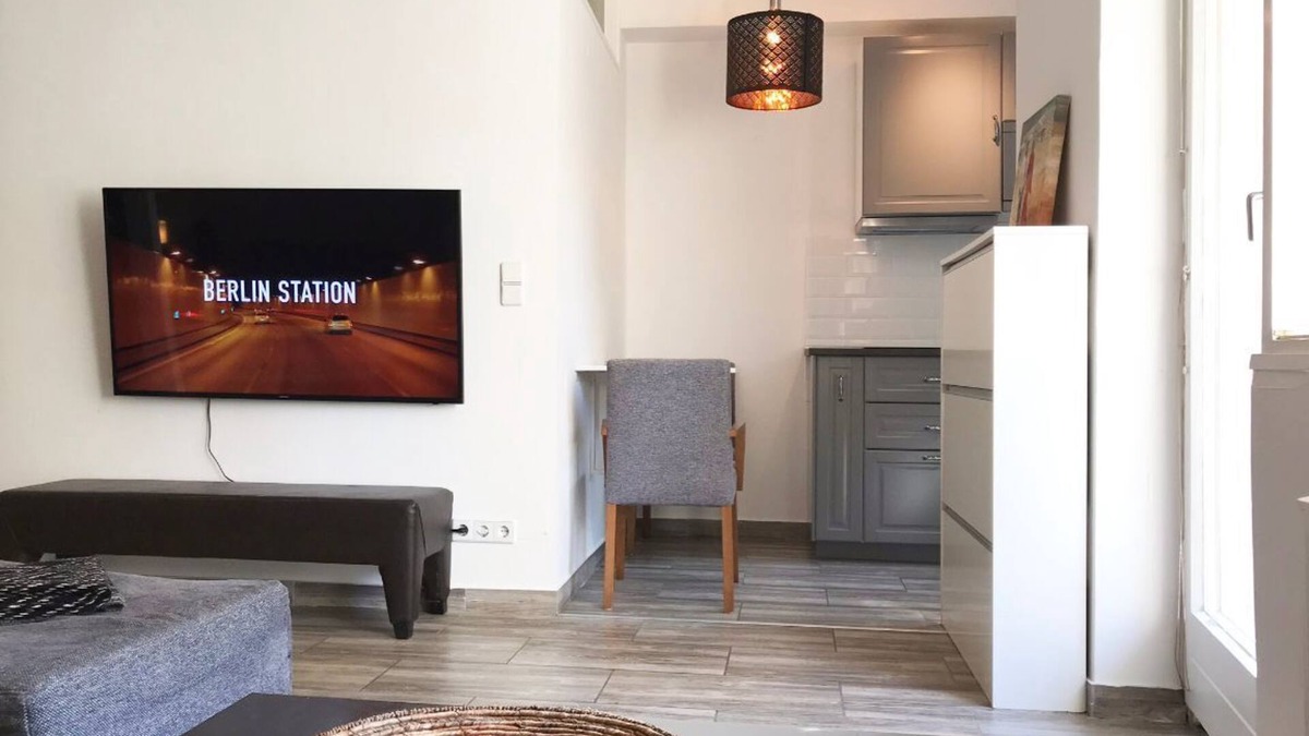 Schoeneberg Apartment | Designer Central apartment with terrace & parking