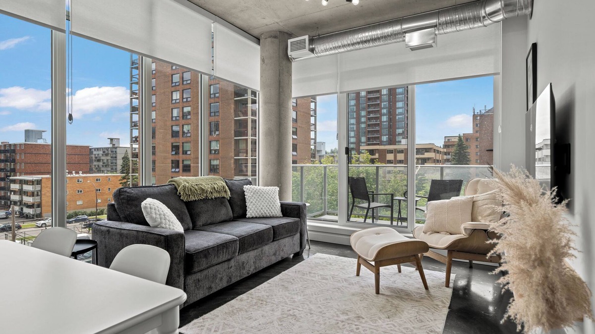 Connaught Condo | Designer Cosmopolitan Loft in Downtown Calgary