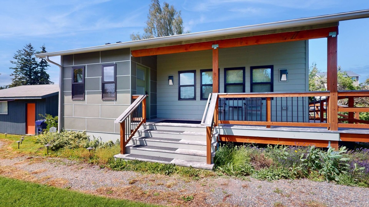 Central Tacoma Apartment | Designer Cottage | Accessible Kitchen & Bathroom | 5 Minutes to Downtown