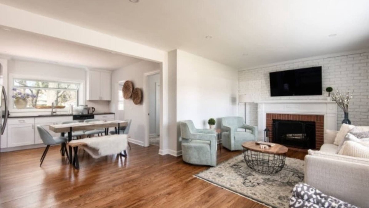 Des Plaines House | Designer Furnished + Game Room | LCP Collection
