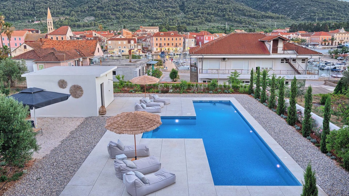 Stari Grad House | Designer House | Epic Pool | A+ Location Overlooking Stari Grad Old Town