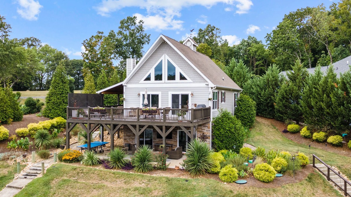 Steele Creek House | Designer Lake Front Retreat in Quiet Cove on Lake Wylie: King Beds & Bunk Room!