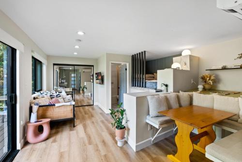Hollywood Hills West Apartment | Designer Laurel Canyon Retreat, Hollywood Hills