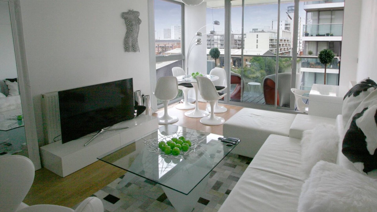 Tower Hamlets Apartment | DESIGNER LUXURY 2bed 2bath Waterfront Zone2 Central City of London Canary Wharf