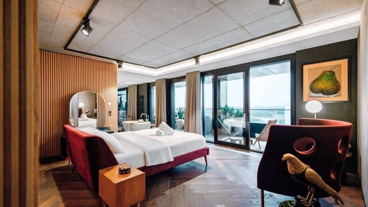 Gasperich Apartment | Designer Luxury Penthouse with Concierge