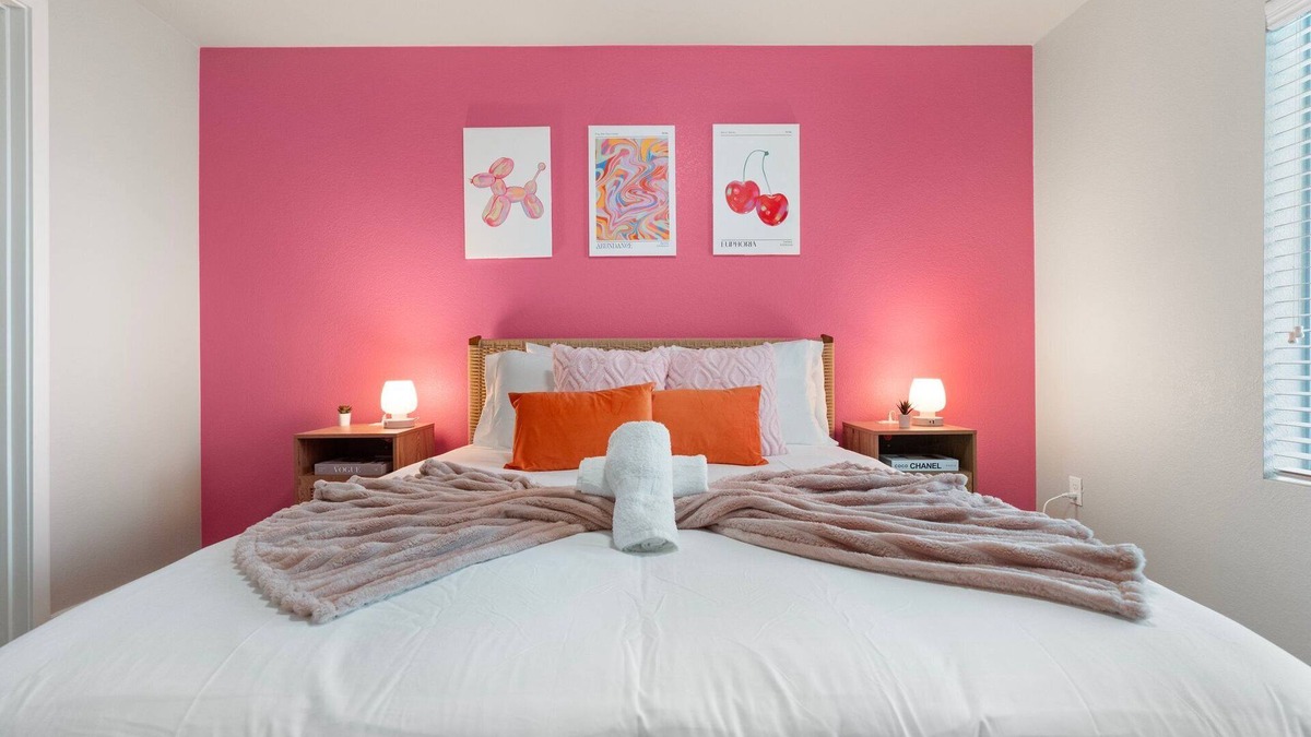 Riverside Apartment | Designer Pink Oasis Sky Lounge, Pool & Near ASU
