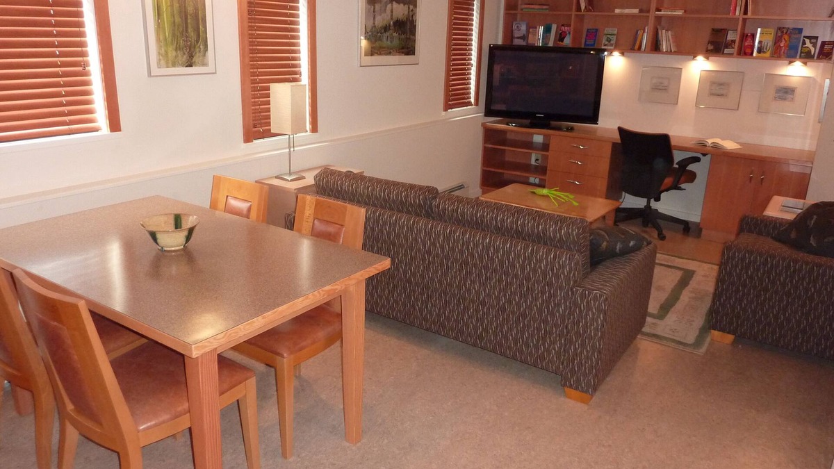 Kitsilano Apartment | Designer Suite In The Heart Of Kitsilano.