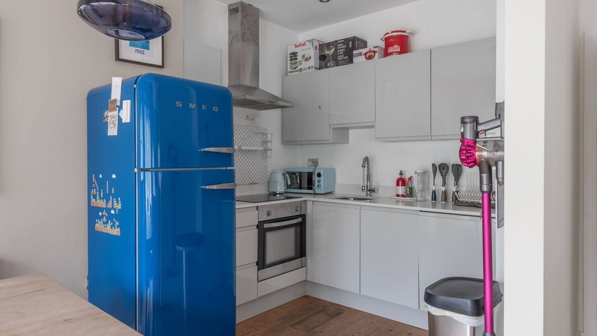 Mapesbury Apartment | Designer Two Bedroom Apartment with Large Garden