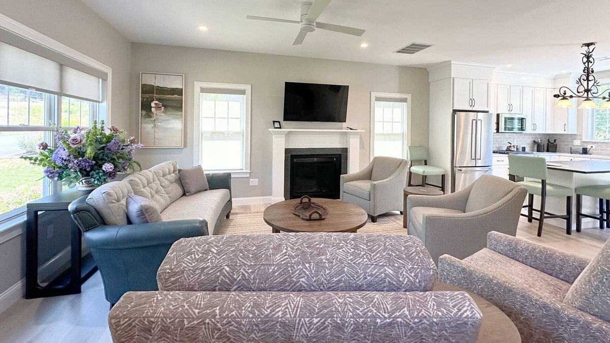 Arundel Cottage | Designers Dream Home with Pool!
