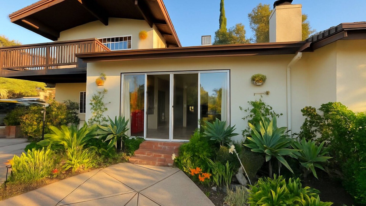 Fallbrook House | Designer’s Secluded Sanctuary near Temecula - Luxe Bedding & Hilltop Views