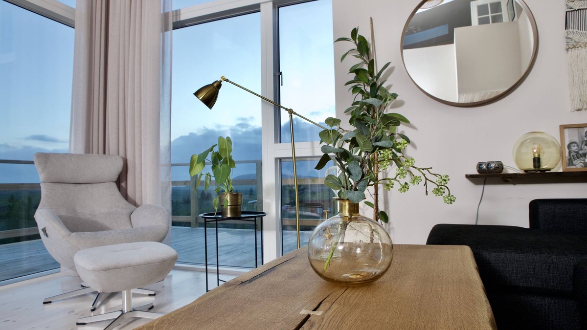 Mosfellsbaer Villa | Designers Villa near Alafoss Waterfall