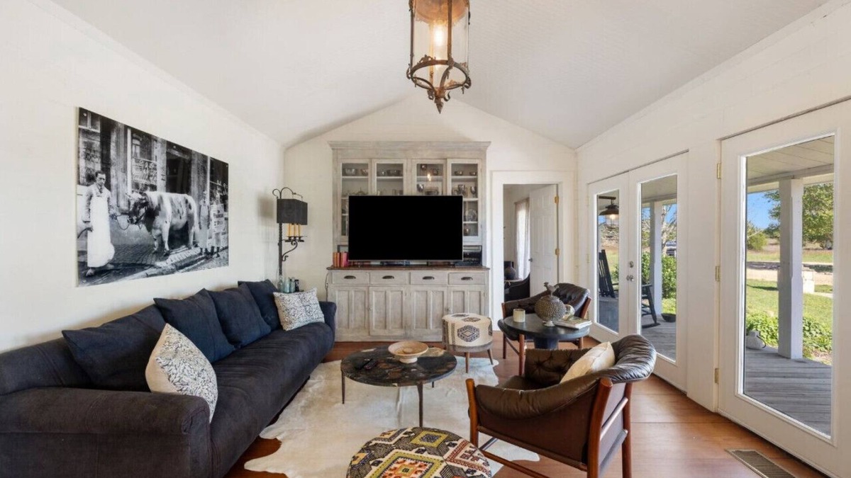 Warrenton House | Designory Round Top home, scenic views & pond!