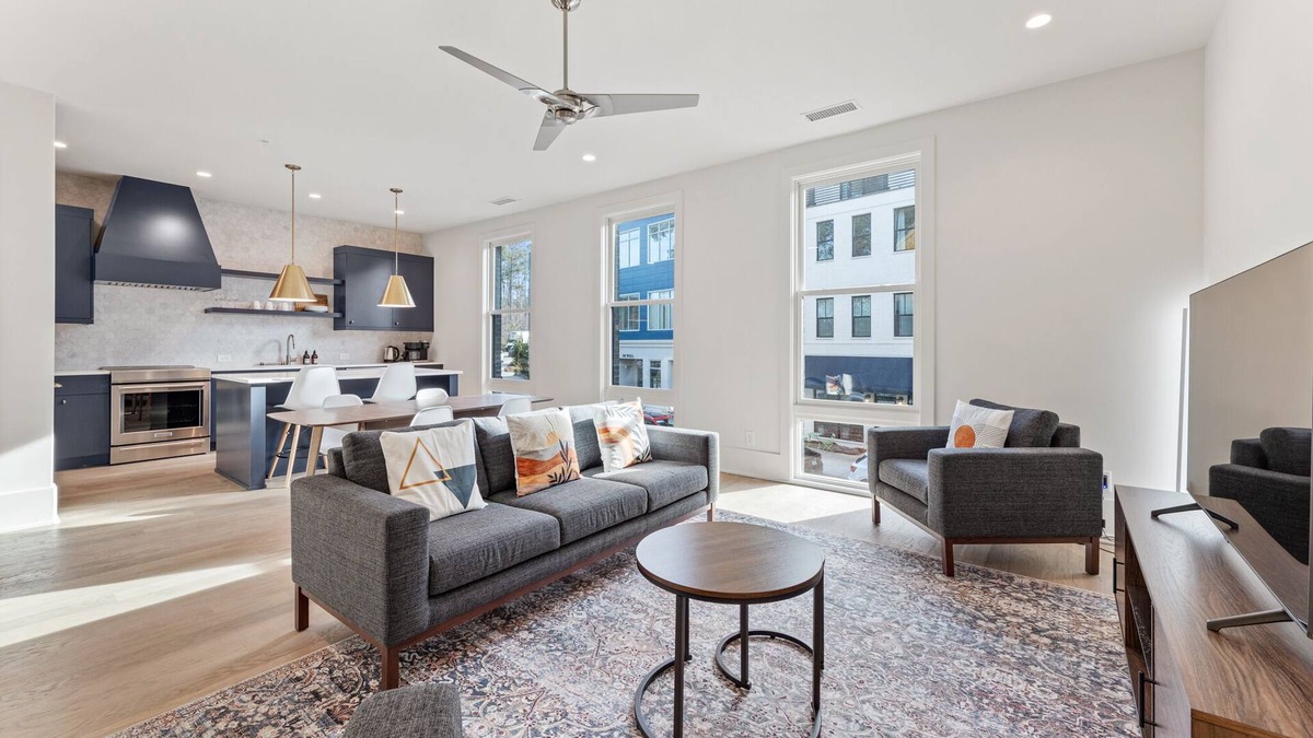 Palmetto Apartment | Desponia's Sanctuary