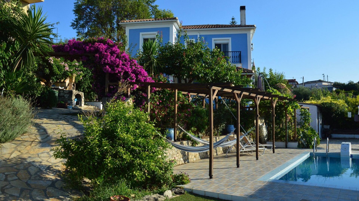 Kypseli Villa | Det'd. Villa, 5 mins to beach, Sea Views, Private Pool, 3 Bedrooms (2 ensuite).