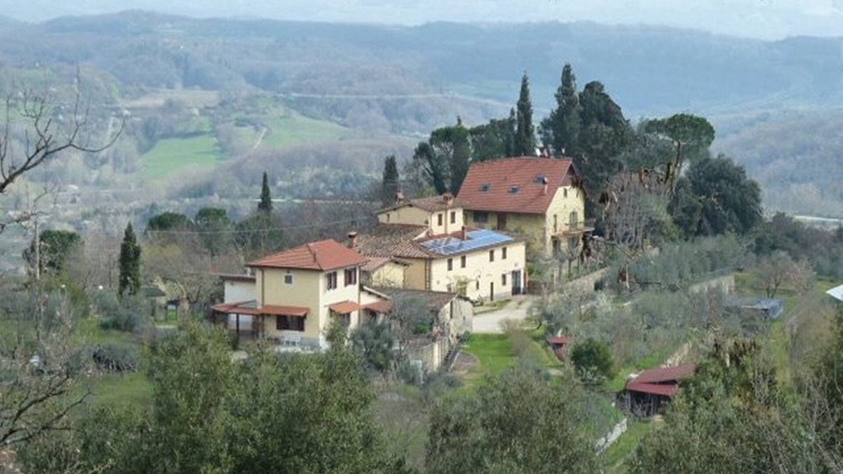 Neri House | detached house in the small hamlet of 4 buildings in the Tuscan countryside at com