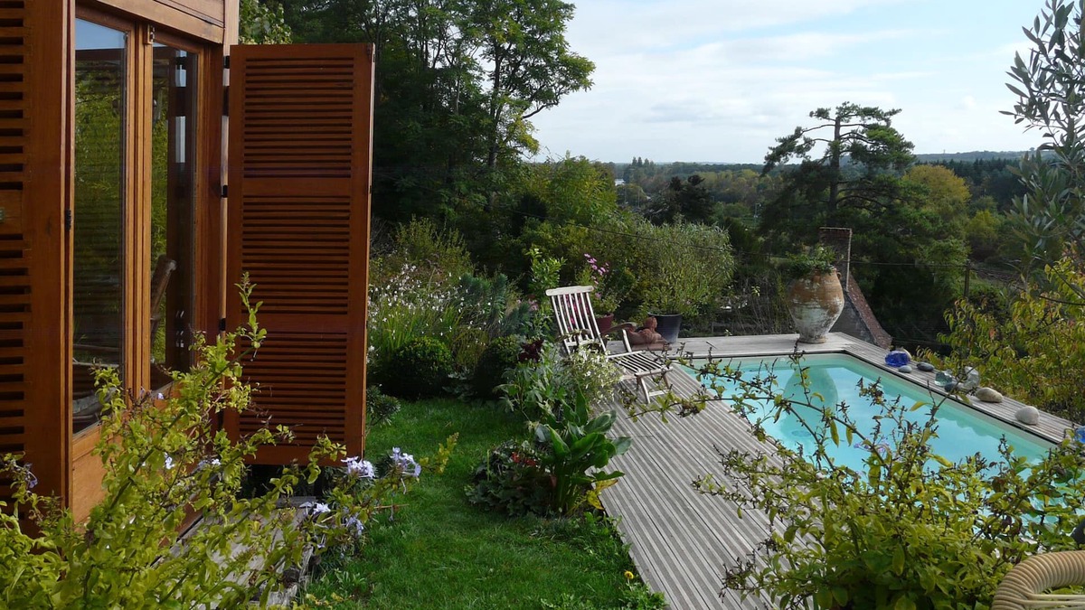 Bourre House | Detached house facing south with pool and panoramic views of the Cher