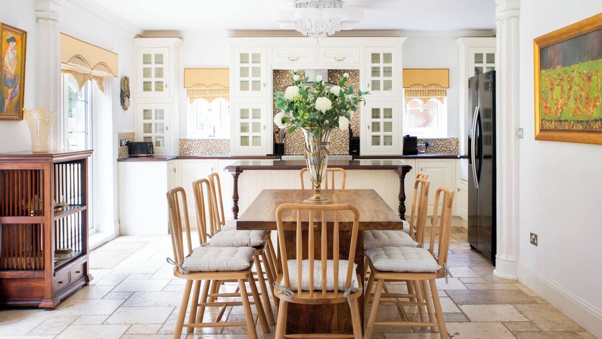 Greater Glasgow House | Detached 4 bed house near Glasgow. Large garden, pet friendly, hot tub & sauna