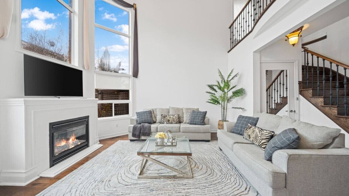 Richmond Hill House | Detached 4 bedrooms house with hot tub