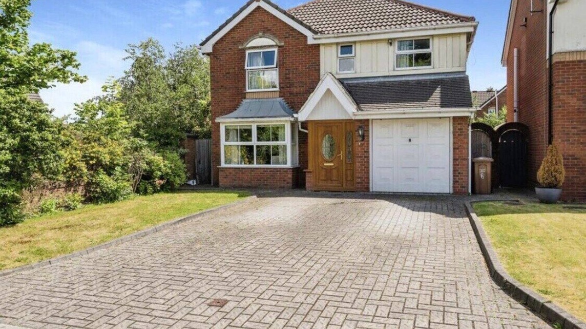 Walkden House | Detached 5 bed property