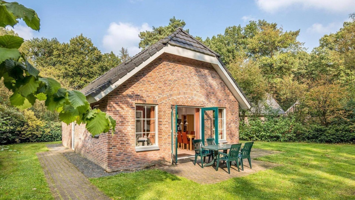 Hooghalen House | Detached 6-person bungalow, perfect for families.