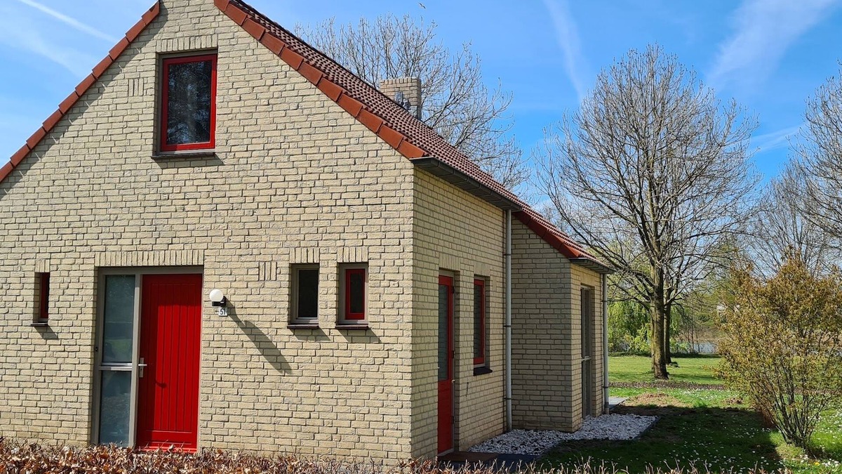 Ewijk House | Detached 6-person bungalow with lake views directly on the swimming lake