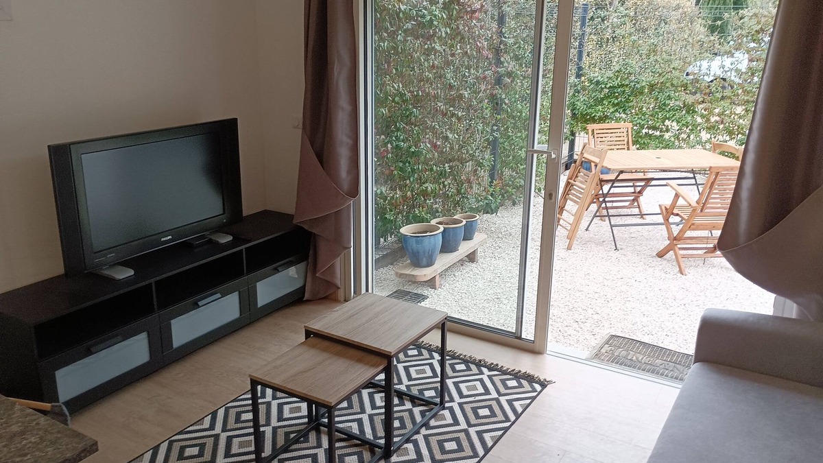 Lodeve House | Detached apartment house, located on the authors of Lodève.