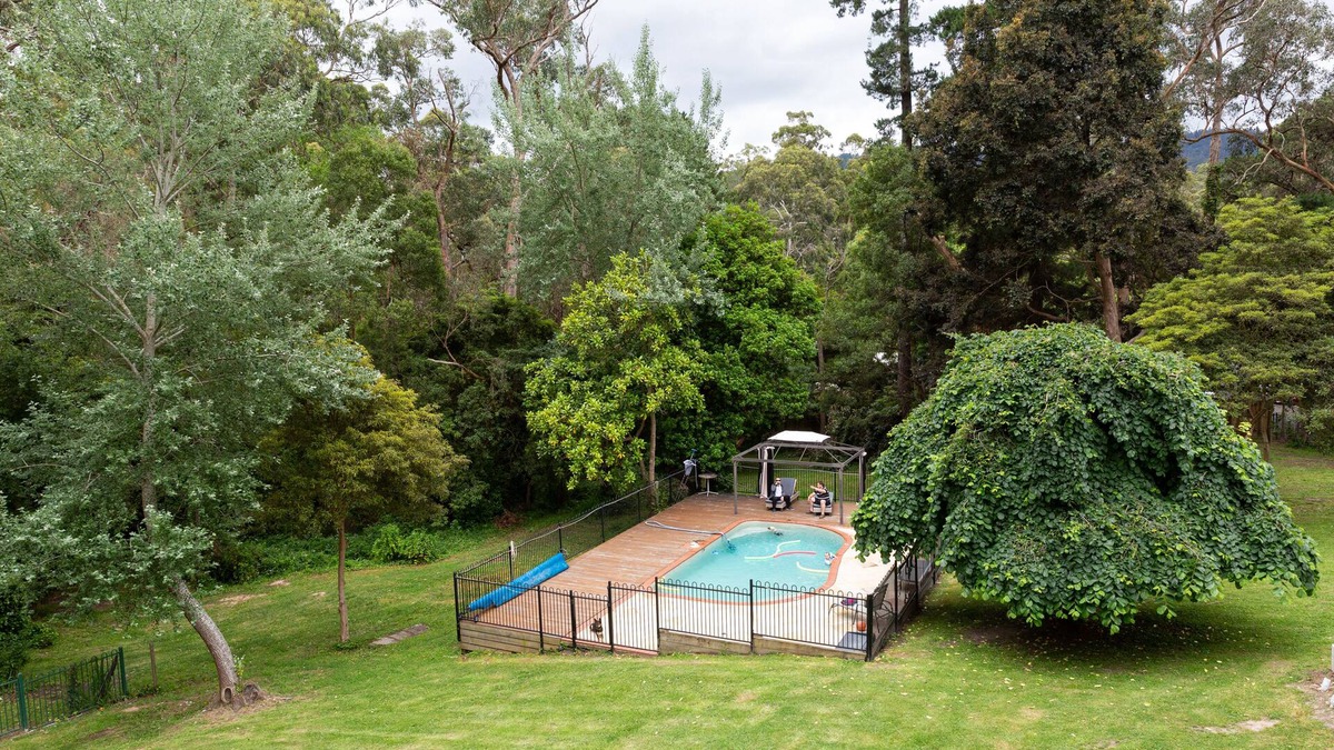 Upwey Apartment | Detached Apartment plus breakfast - historic and elegant