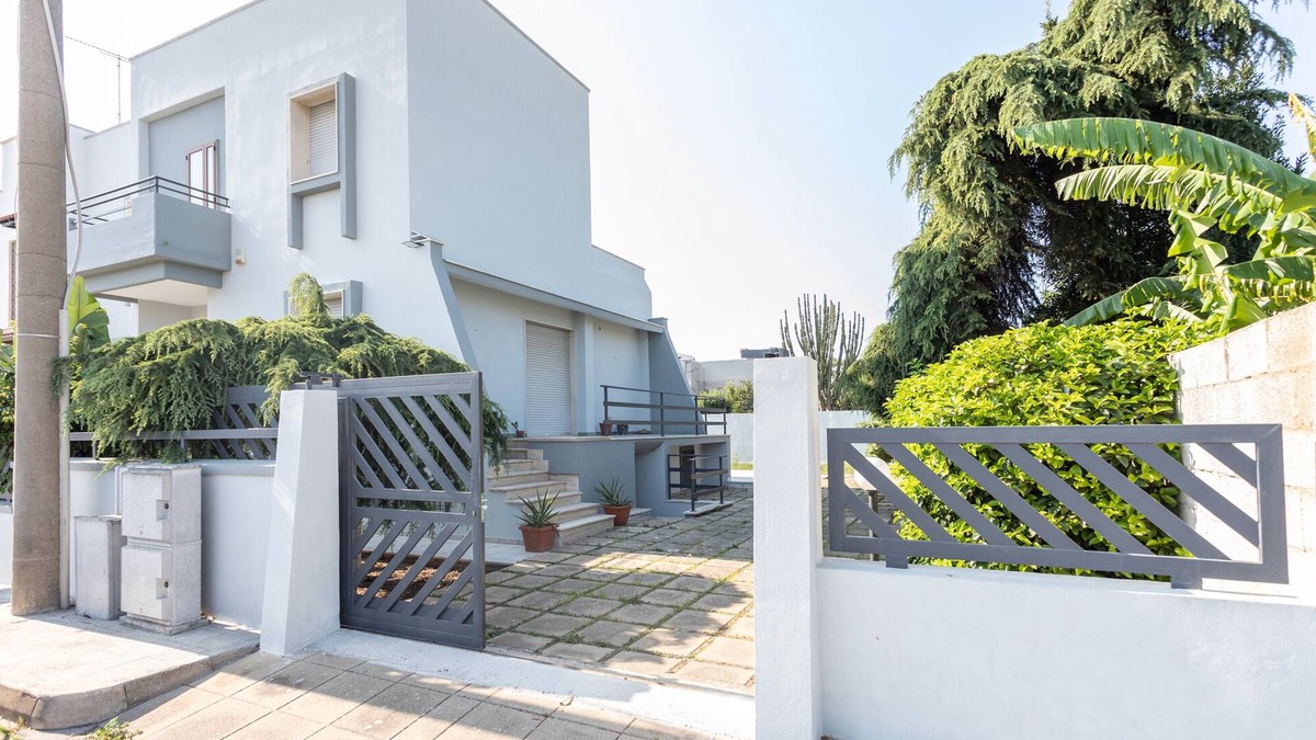 Castromediano Apartment | Detached apartment surrounded by greenery, in the quietness a stone's throw from the center